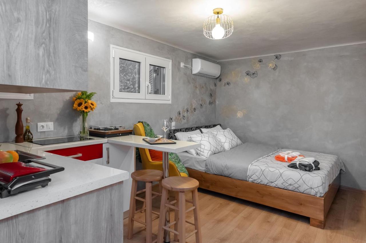 Cozy Tiny Apartment In The Heart Of Plaka Athen Eksteriør billede